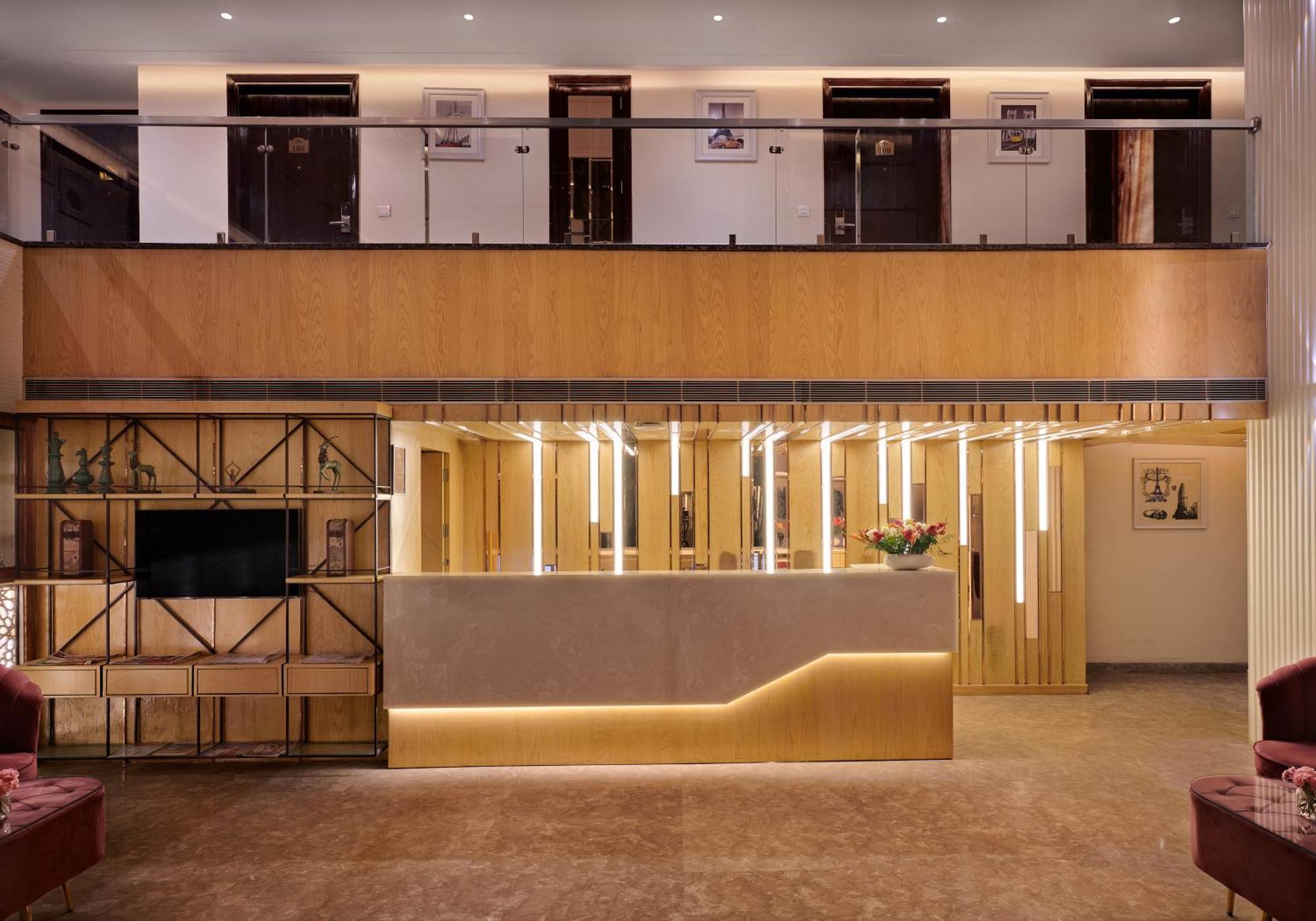 Deventure Sarovar Portico Patel Nagar نيودلهي المظهر الخارجي الصورة