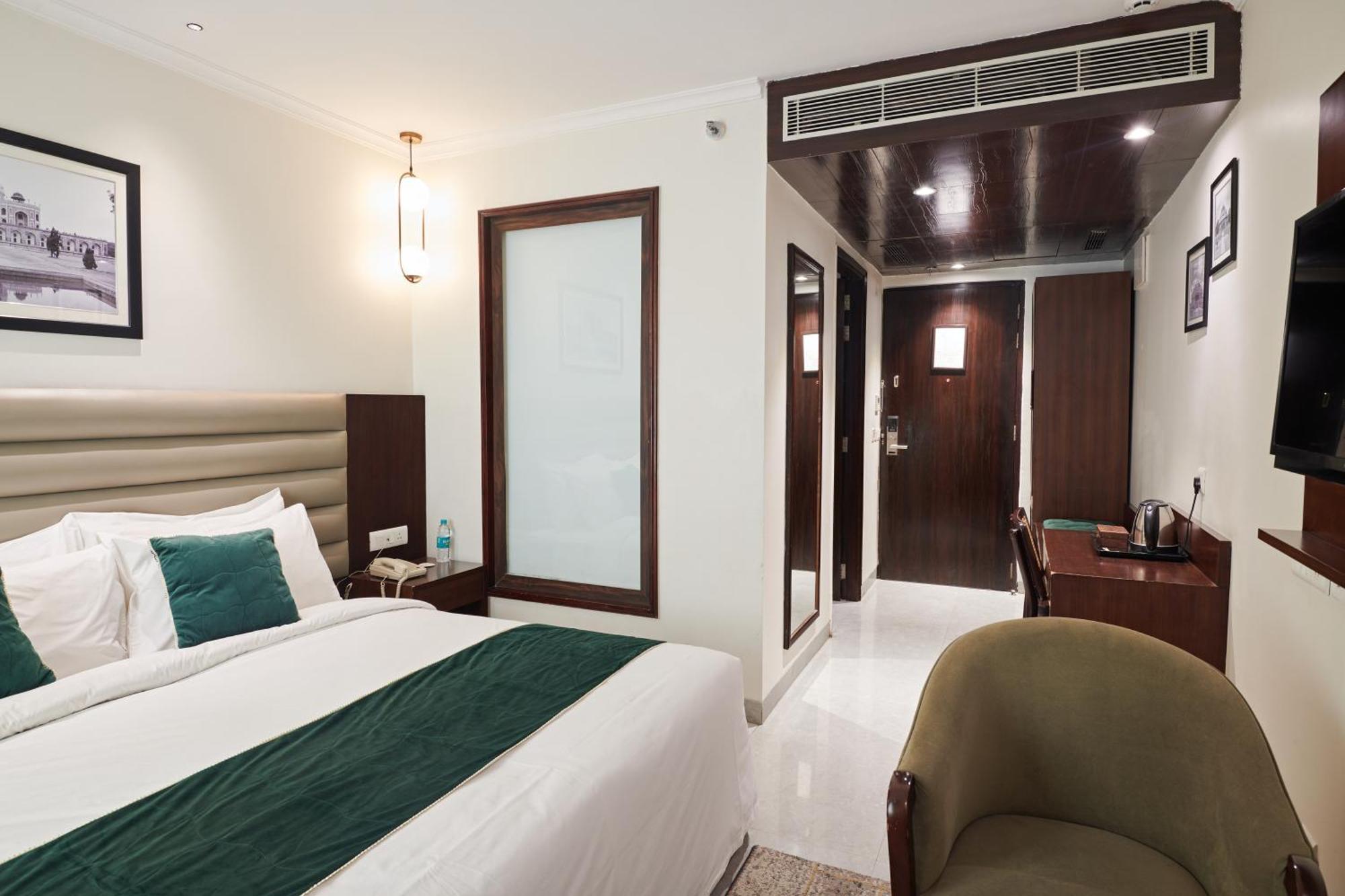 Deventure Sarovar Portico Patel Nagar نيودلهي المظهر الخارجي الصورة