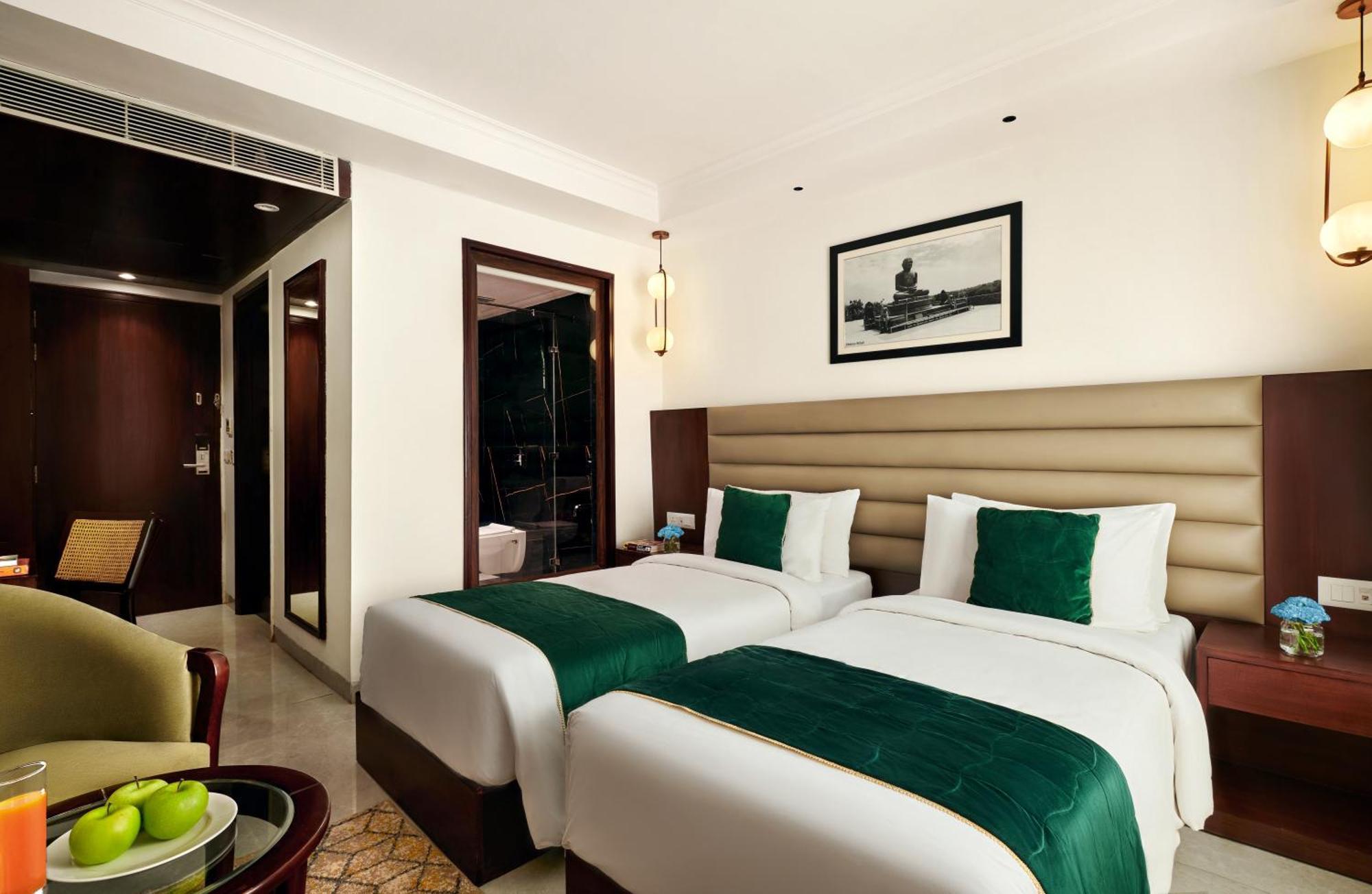 Deventure Sarovar Portico Patel Nagar نيودلهي المظهر الخارجي الصورة